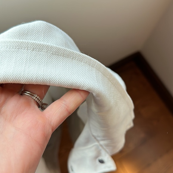 Levi’s white jean jacket - Picture 4 of 4